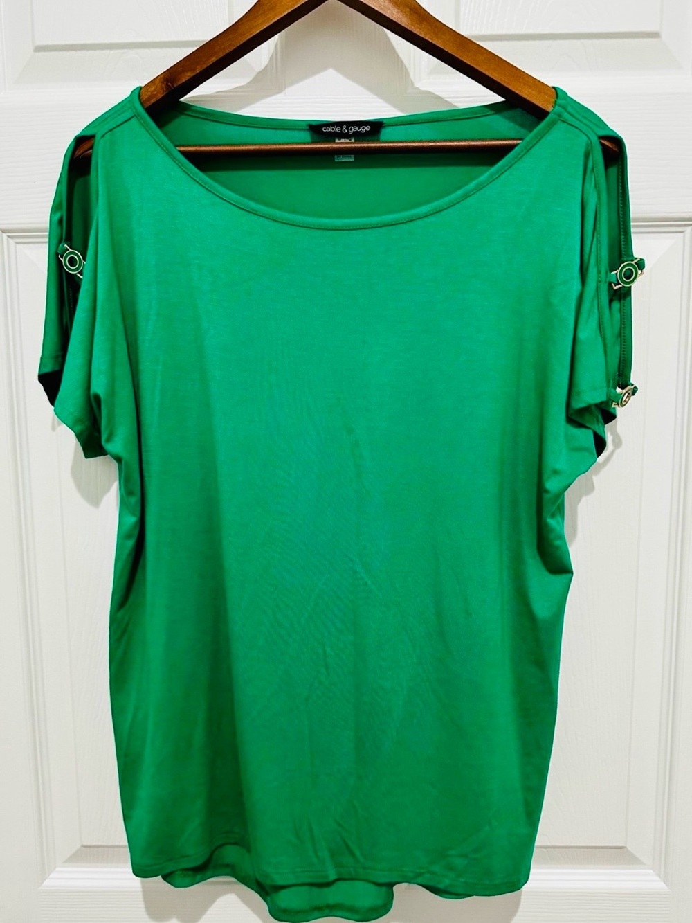 NWOT Cable & Gauge Green Cold-Shoulder Women's Top